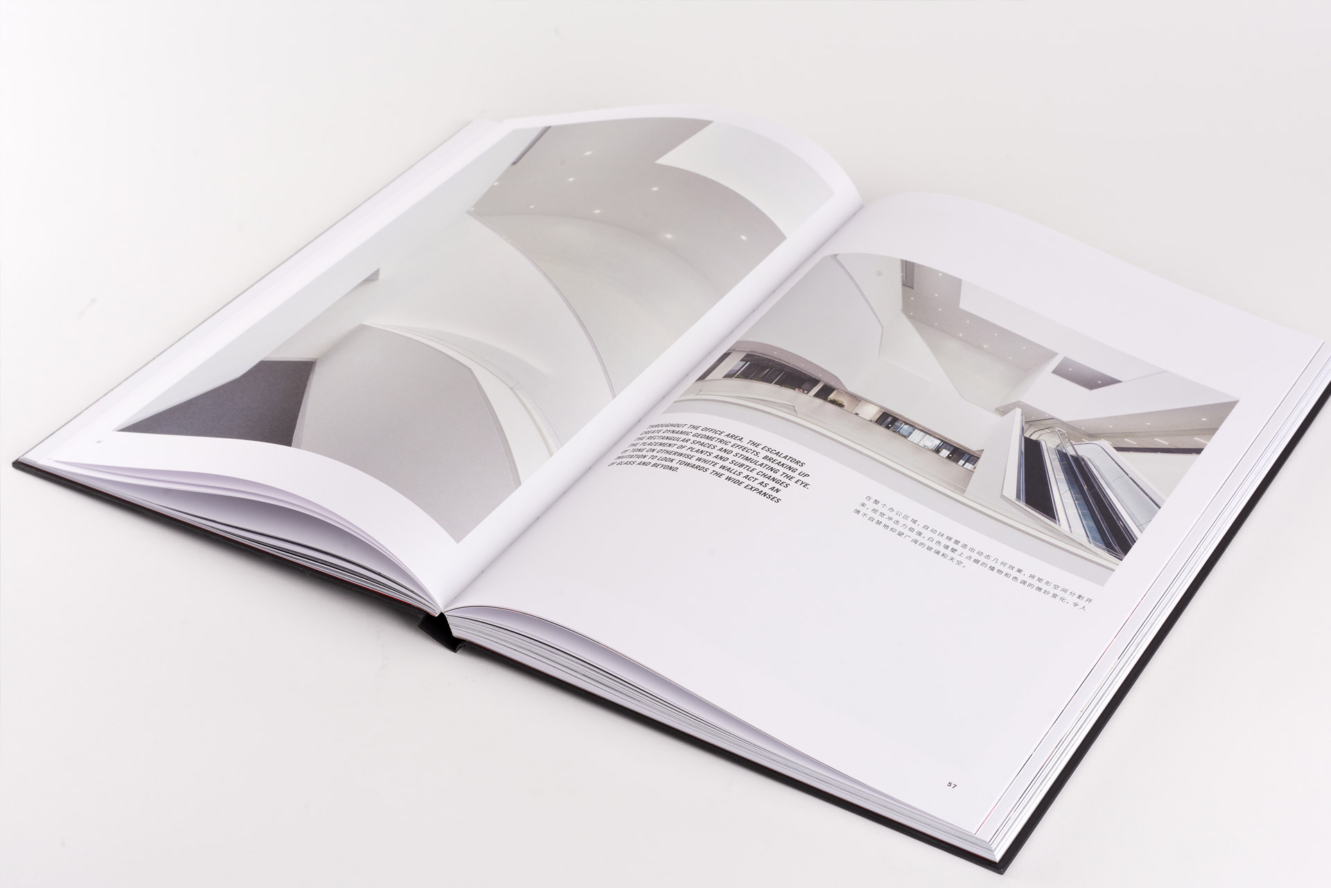 Schindler City Coffee Table Book aufgeschlagen auf Seite mit Bildern der Innenarchitektur